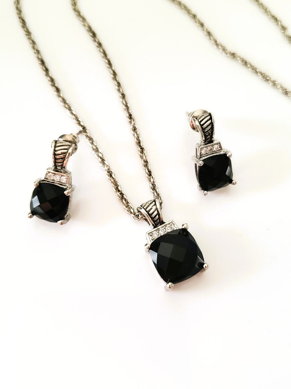 Vintage Blackstone and Silvertone Necklace and Earring Set
